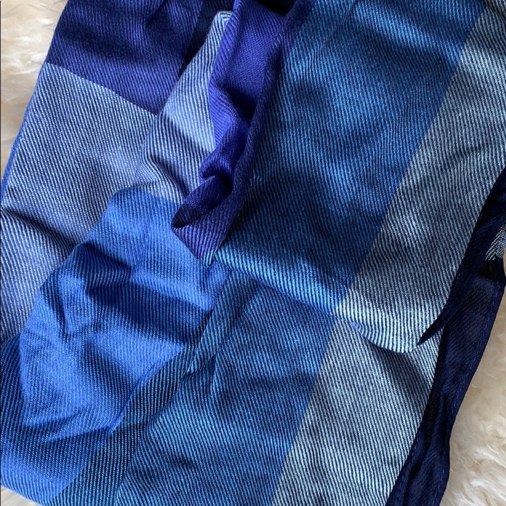 Blue Color-block Scarf - Picture 3 of 3